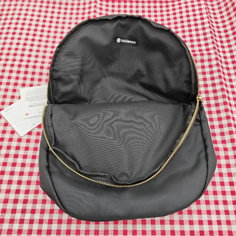 Lululemon gold All Night Festival Bag 5L - Picture 4 of 5